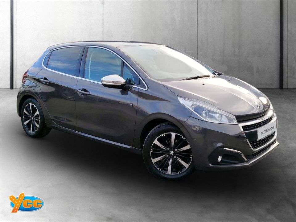 A 2019 PEUGEOT 208 1.2 PureTech Tech Edition Hatchback 5dr Petrol Manual Euro 6 (s/s) (82 ps) A 2019 PEUGEOT 208 1.2 PureTech Tech Edition Hatchback 5dr Petrol Manual Euro 6 (s/s) (82 ps)