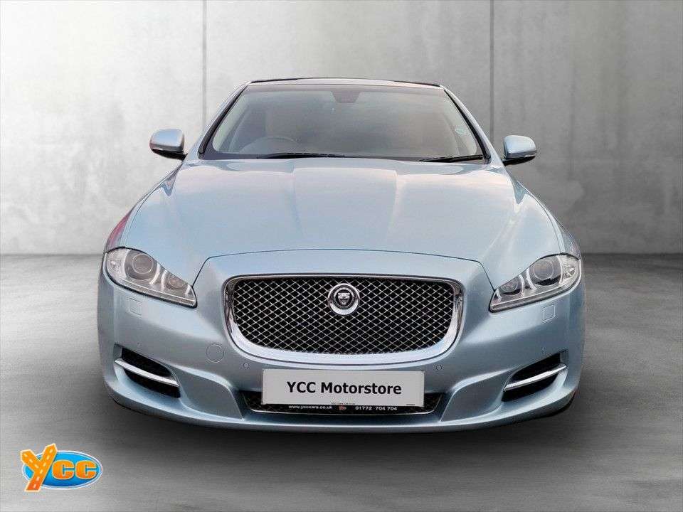 A 2012 JAGUAR XJ 3.0d V6 Premium Luxury Saloon 4dr Diesel Auto Euro 5 (LWB) (275 ps) 11 STAM A 2012 JAGUAR XJ 3.0d V6 Premium Luxury Saloon 4dr Diesel Auto Euro 5 (LWB) (275 ps) 11 STAM