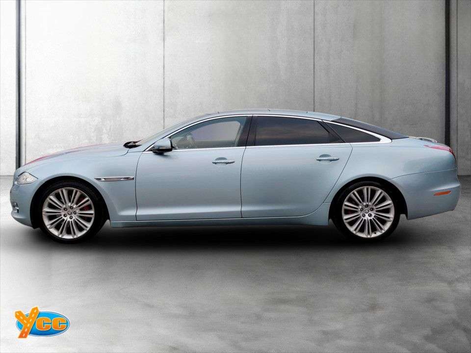 A 2012 JAGUAR XJ 3.0d V6 Premium Luxury Saloon 4dr Diesel Auto Euro 5 (LWB) (275 ps) 11 STAM A 2012 JAGUAR XJ 3.0d V6 Premium Luxury Saloon 4dr Diesel Auto Euro 5 (LWB) (275 ps) 11 STAM