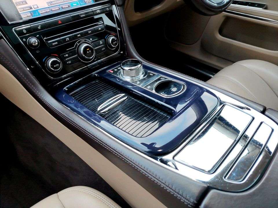 2012 JAGUAR XJ 2012 JAGUAR XJ