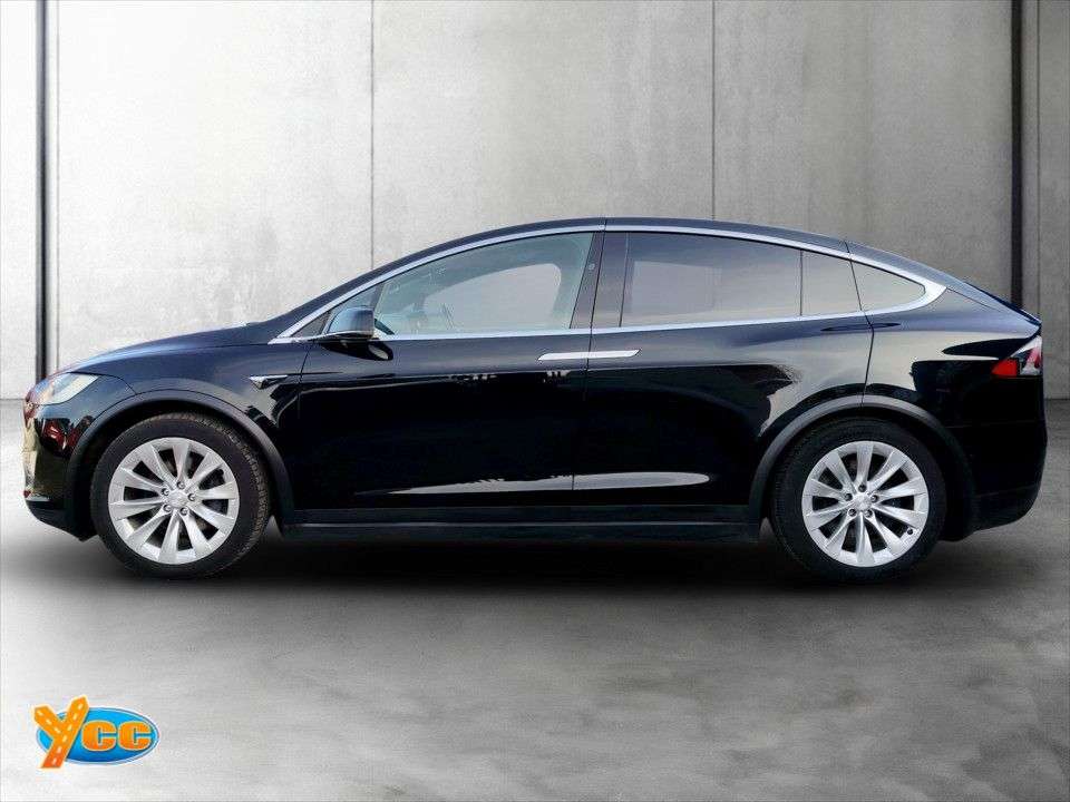 A 2018 TESLA MODEL X 75D (Dual Motor) SUV 5dr Electric Auto 4WDE (328 bhp) 5 SEAT DUAL MOTOR 4WD A 2018 TESLA MODEL X 75D (Dual Motor) SUV 5dr Electric Auto 4WDE (328 bhp) 5 SEAT DUAL MOTOR 4WD