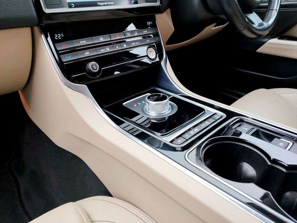 2016 JAGUAR XE 2016 JAGUAR XE