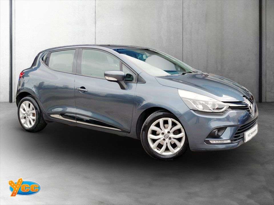 A 2018 RENAULT CLIO 1.2 16V Dynamique Nav Hatchback 5dr Petrol Manual Euro 6 (75 ps) 6 STAMP FU A 2018 RENAULT CLIO 1.2 16V Dynamique Nav Hatchback 5dr Petrol Manual Euro 6 (75 ps) 6 STAMP FU