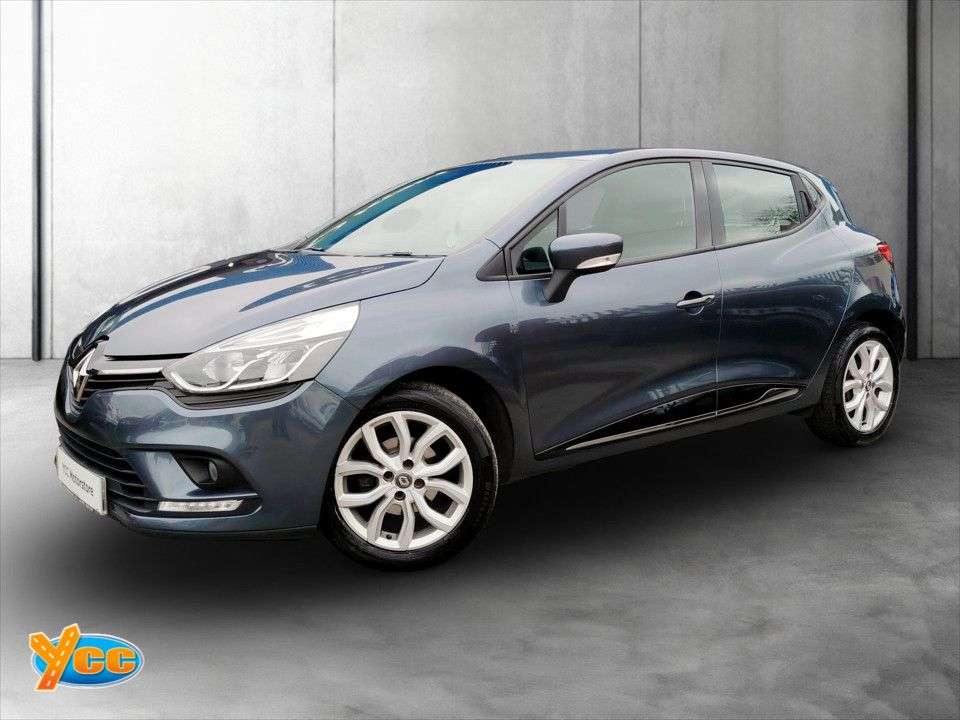 A 2018 RENAULT CLIO 1.2 16V Dynamique Nav Hatchback 5dr Petrol Manual Euro 6 (75 ps) 6 STAMP FU A 2018 RENAULT CLIO 1.2 16V Dynamique Nav Hatchback 5dr Petrol Manual Euro 6 (75 ps) 6 STAMP FU