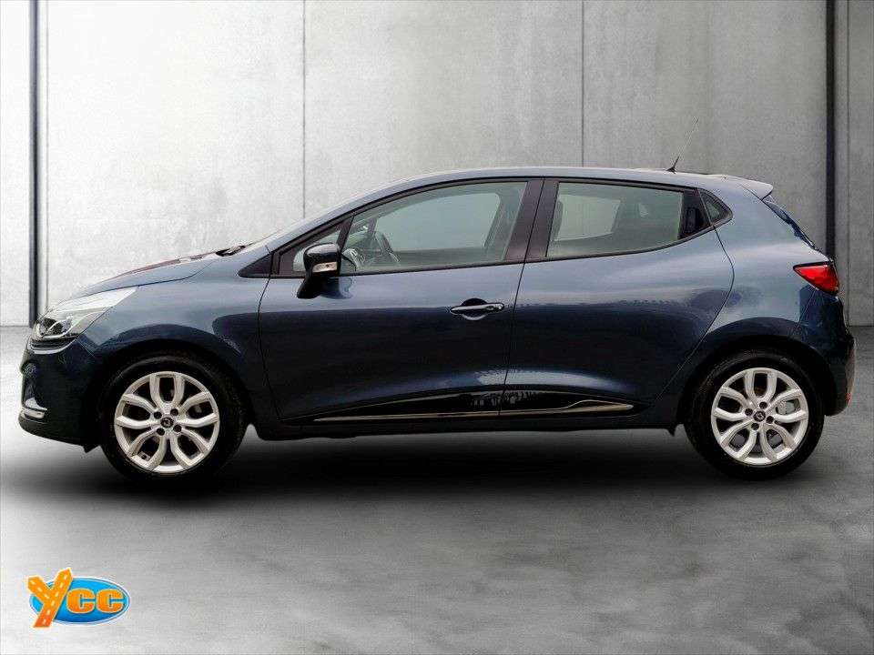 A 2018 RENAULT CLIO 1.2 16V Dynamique Nav Hatchback 5dr Petrol Manual Euro 6 (75 ps) 6 STAMP FU A 2018 RENAULT CLIO 1.2 16V Dynamique Nav Hatchback 5dr Petrol Manual Euro 6 (75 ps) 6 STAMP FU