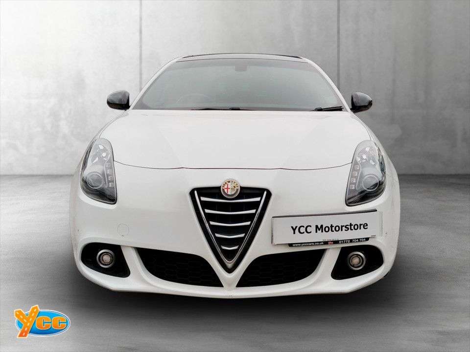 A 2016 ALFA ROMEO GIULIETTA 1.4 TB MultiAir Collezione Hatchback 5dr Petrol Manual Euro 6 (s/s) (170 bh A 2016 ALFA ROMEO GIULIETTA 1.4 TB MultiAir Collezione Hatchback 5dr Petrol Manual Euro 6 (s/s) (170 bh
