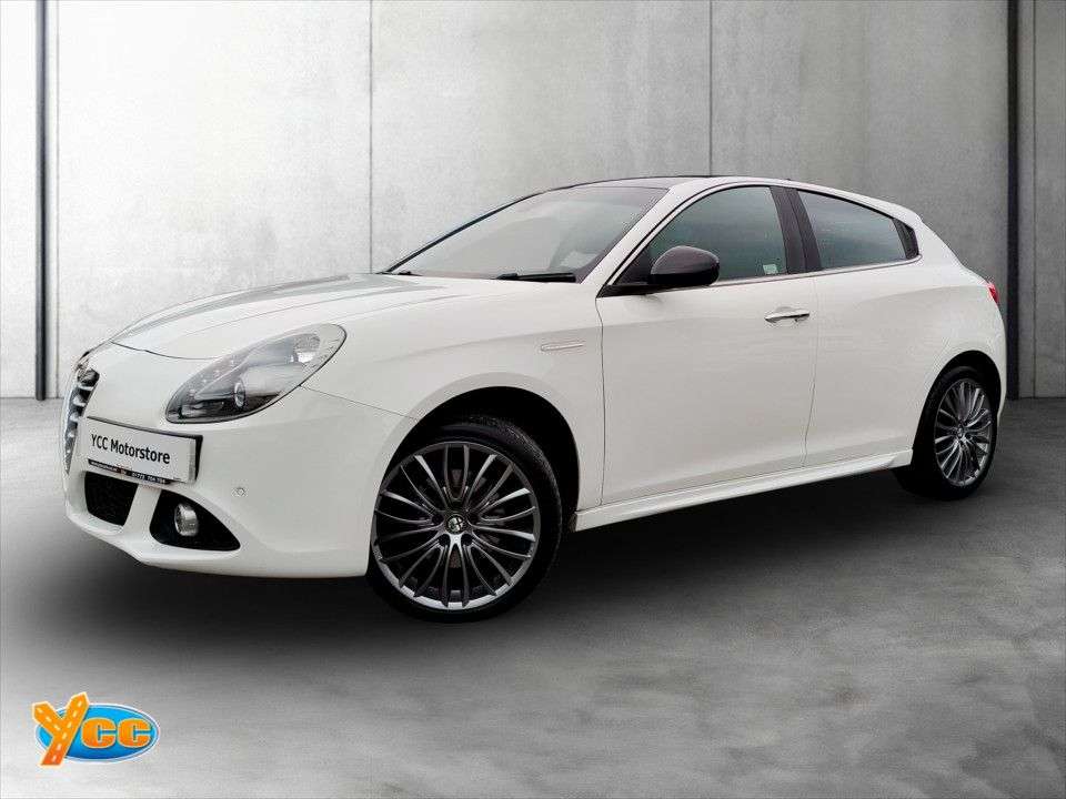 A 2016 ALFA ROMEO GIULIETTA 1.4 TB MultiAir Collezione Hatchback 5dr Petrol Manual Euro 6 (s/s) (170 bh A 2016 ALFA ROMEO GIULIETTA 1.4 TB MultiAir Collezione Hatchback 5dr Petrol Manual Euro 6 (s/s) (170 bh