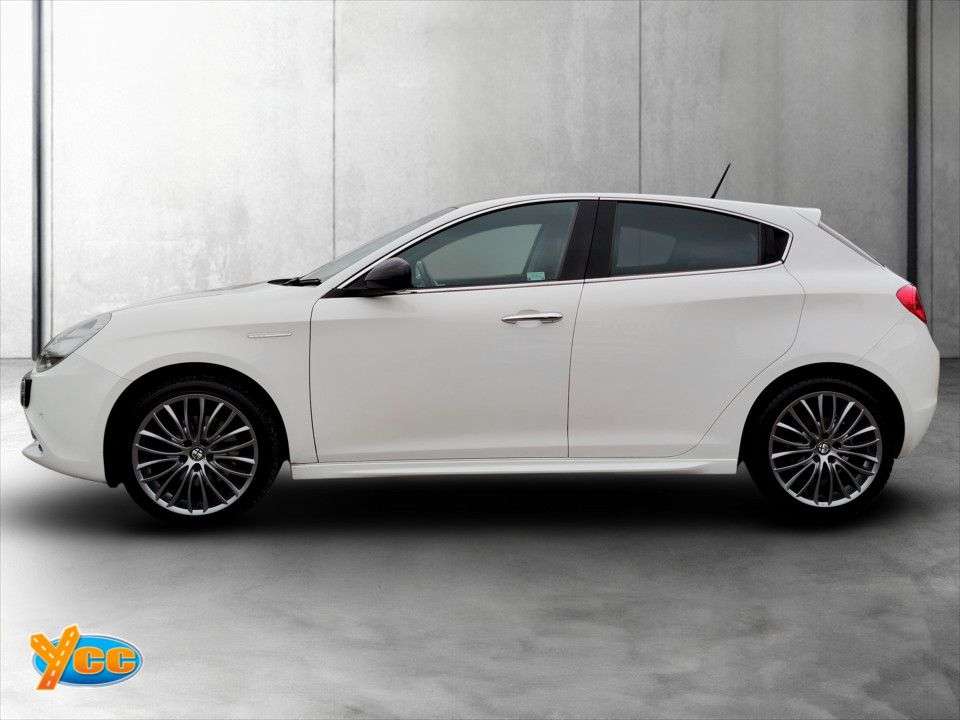 A 2016 ALFA ROMEO GIULIETTA 1.4 TB MultiAir Collezione Hatchback 5dr Petrol Manual Euro 6 (s/s) (170 bh A 2016 ALFA ROMEO GIULIETTA 1.4 TB MultiAir Collezione Hatchback 5dr Petrol Manual Euro 6 (s/s) (170 bh