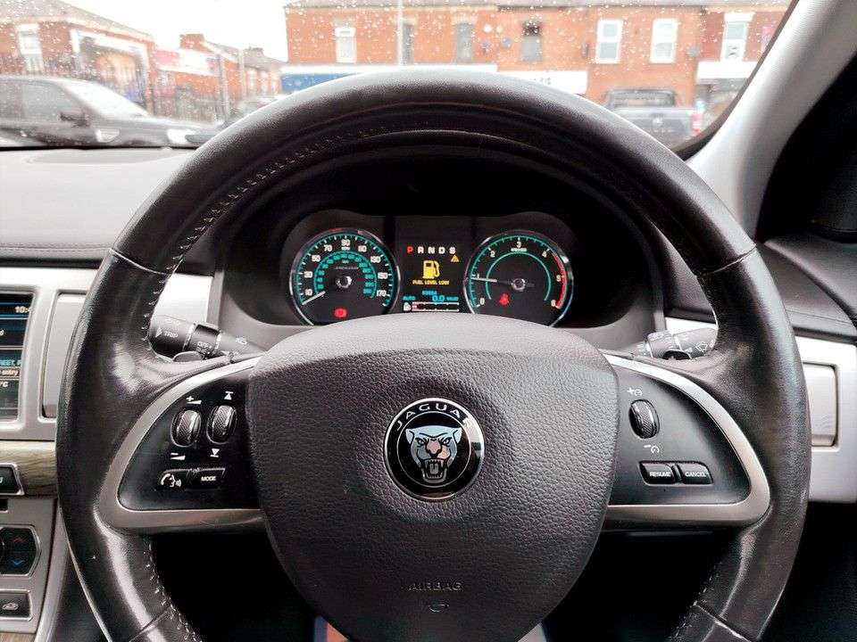 2014 JAGUAR XF 2014 JAGUAR XF