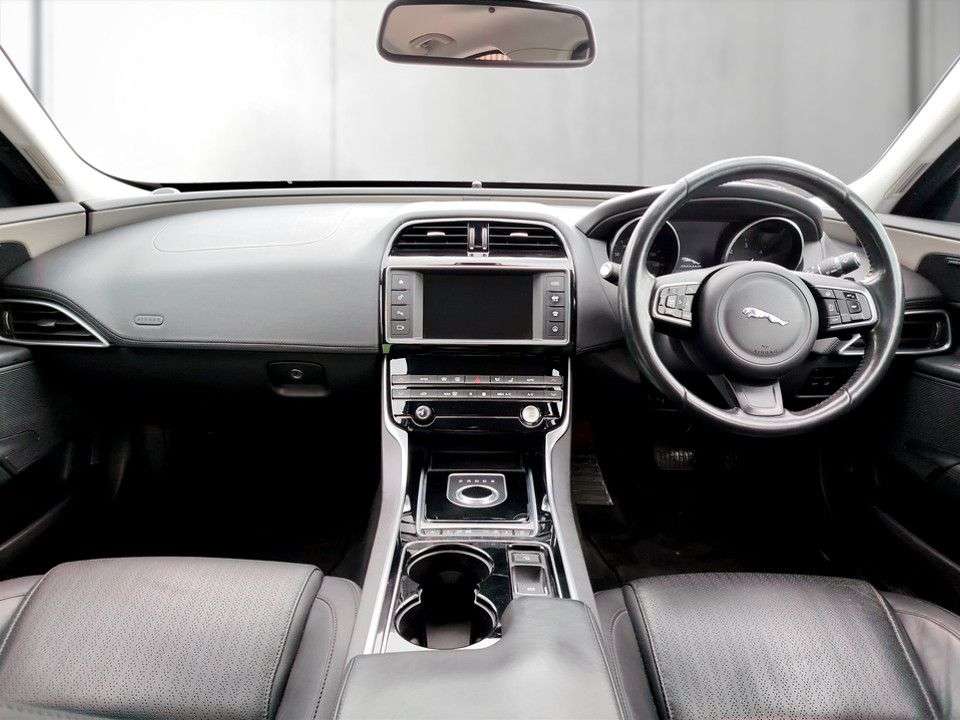 2016 JAGUAR XE 2016 JAGUAR XE