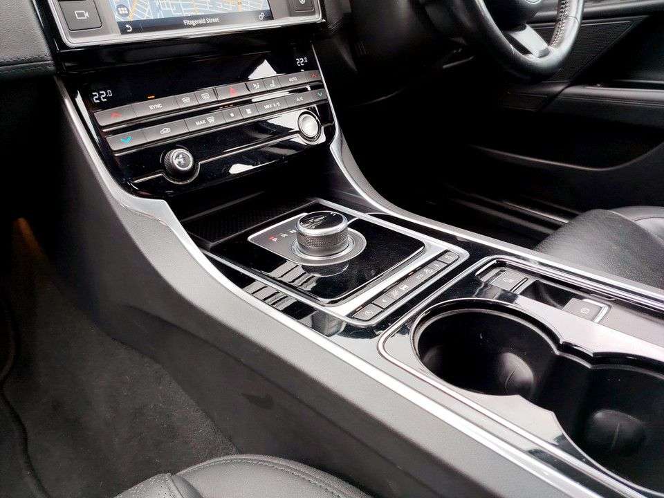 2016 JAGUAR XE 2016 JAGUAR XE