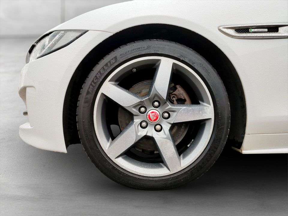 2017 JAGUAR XE 2017 JAGUAR XE