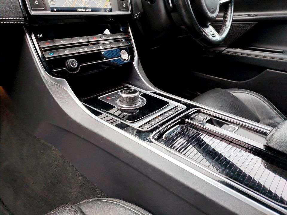 2017 JAGUAR XE 2017 JAGUAR XE