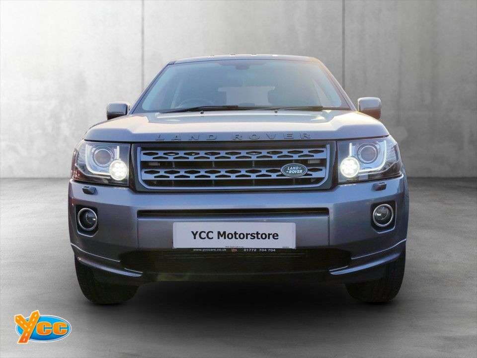 A 2014 LAND ROVER FREELANDER 2 2.2 SD4 SE Tech SUV 5dr Diesel CommandShift 4WD Euro 5 (190 ps) 12 STAMP FU A 2014 LAND ROVER FREELANDER 2 2.2 SD4 SE Tech SUV 5dr Diesel CommandShift 4WD Euro 5 (190 ps) 12 STAMP FU