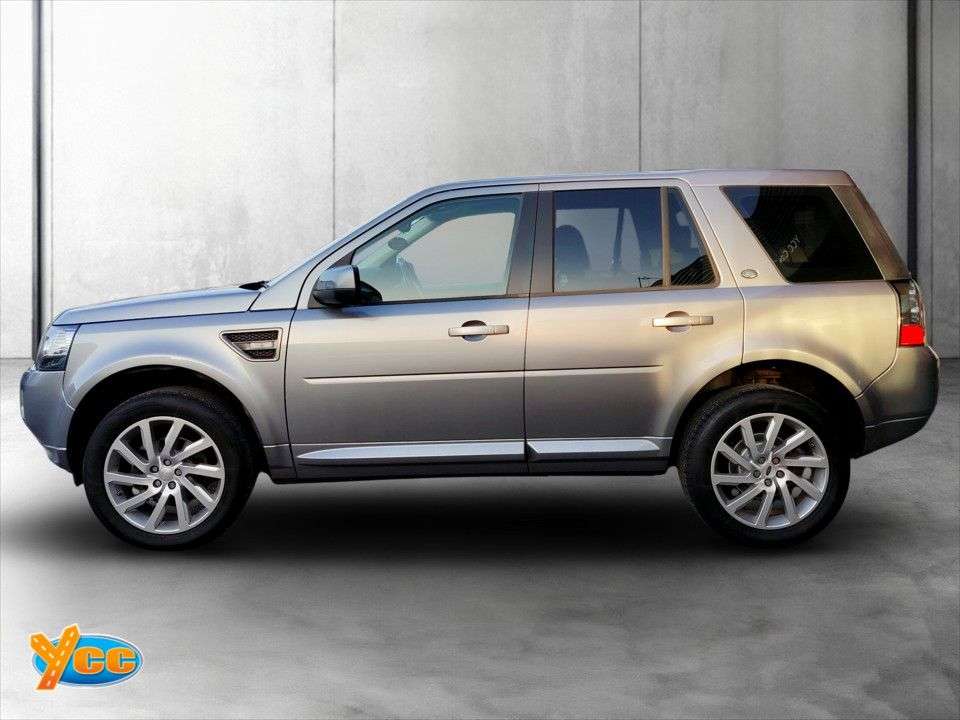 A 2014 LAND ROVER FREELANDER 2 2.2 SD4 SE Tech SUV 5dr Diesel CommandShift 4WD Euro 5 (190 ps) 12 STAMP FU A 2014 LAND ROVER FREELANDER 2 2.2 SD4 SE Tech SUV 5dr Diesel CommandShift 4WD Euro 5 (190 ps) 12 STAMP FU