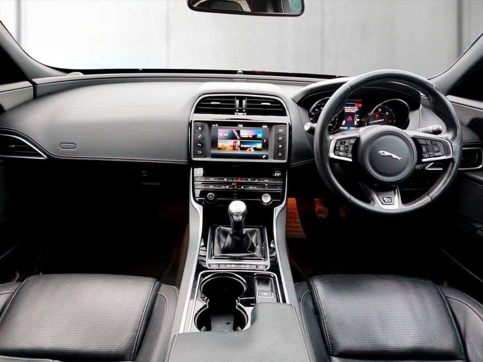 2016 JAGUAR XE 2016 JAGUAR XE