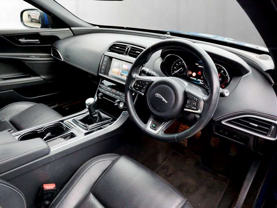 2016 JAGUAR XE 2016 JAGUAR XE