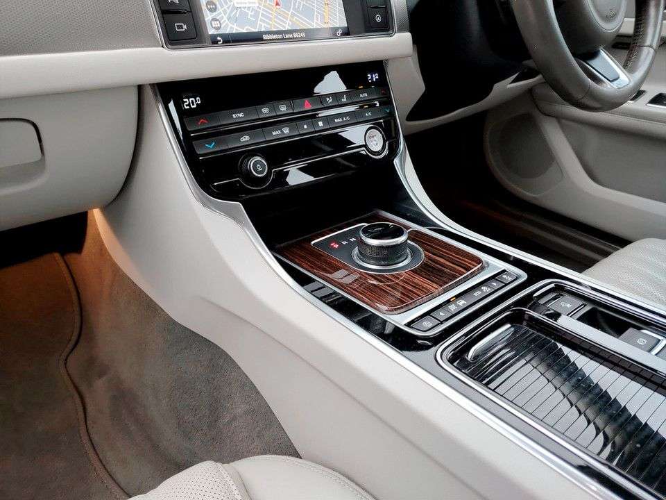 2018 JAGUAR XF 2018 JAGUAR XF