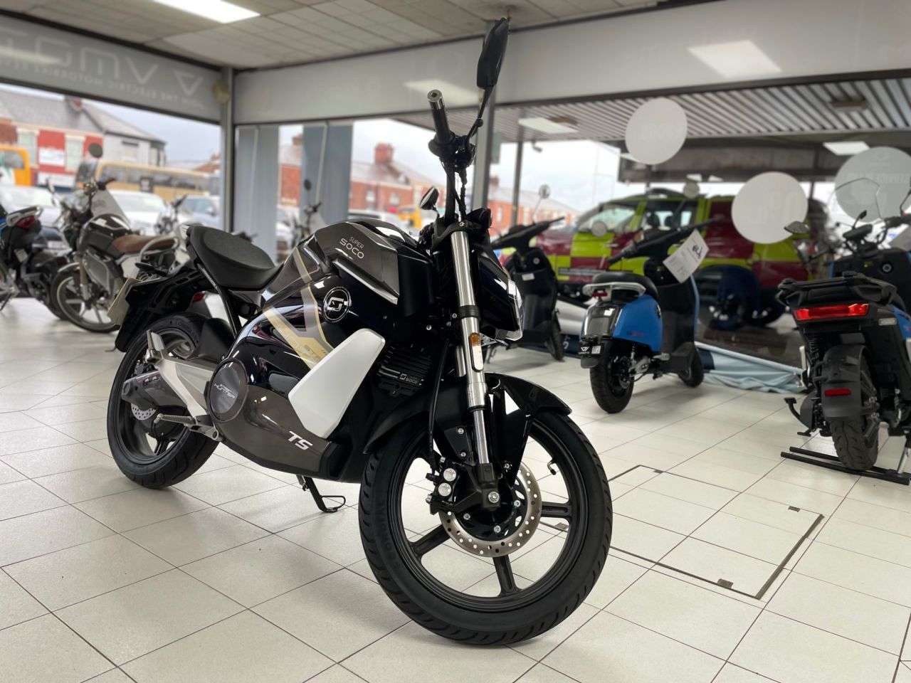 A 2022 VMOTO TS STREET HUNTER Naked Electric Wheel-hub Engine Euro 5 (3 ps) 125cc EQUIVALENT ELEC MOTORCY A 2022 VMOTO TS STREET HUNTER Naked Electric Wheel-hub Engine Euro 5 (3 ps) 125cc EQUIVALENT ELEC MOTORCY