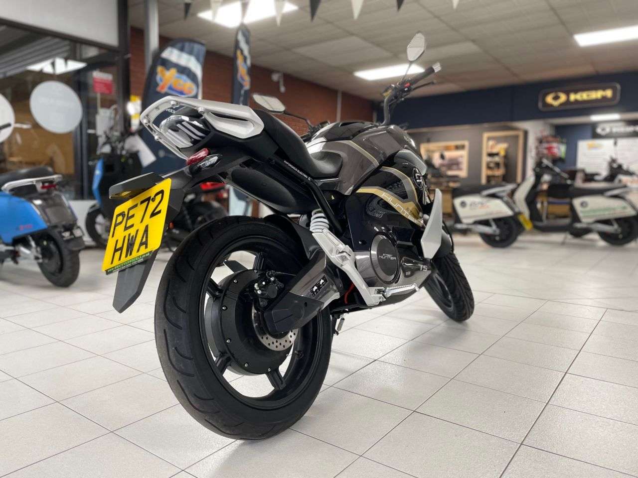 A 2022 VMOTO TS STREET HUNTER Naked Electric Wheel-hub Engine Euro 5 (3 ps) 125cc EQUIVALENT ELEC MOTORCY A 2022 VMOTO TS STREET HUNTER Naked Electric Wheel-hub Engine Euro 5 (3 ps) 125cc EQUIVALENT ELEC MOTORCY