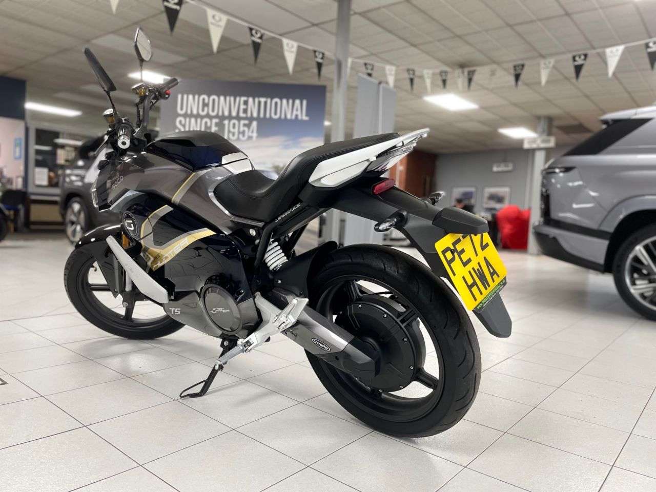 A 2022 VMOTO TS STREET HUNTER Naked Electric Wheel-hub Engine Euro 5 (3 ps) 125cc EQUIVALENT ELEC MOTORCY A 2022 VMOTO TS STREET HUNTER Naked Electric Wheel-hub Engine Euro 5 (3 ps) 125cc EQUIVALENT ELEC MOTORCY