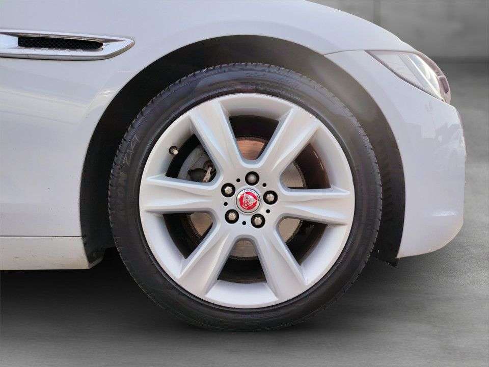 2015 JAGUAR XE 2015 JAGUAR XE