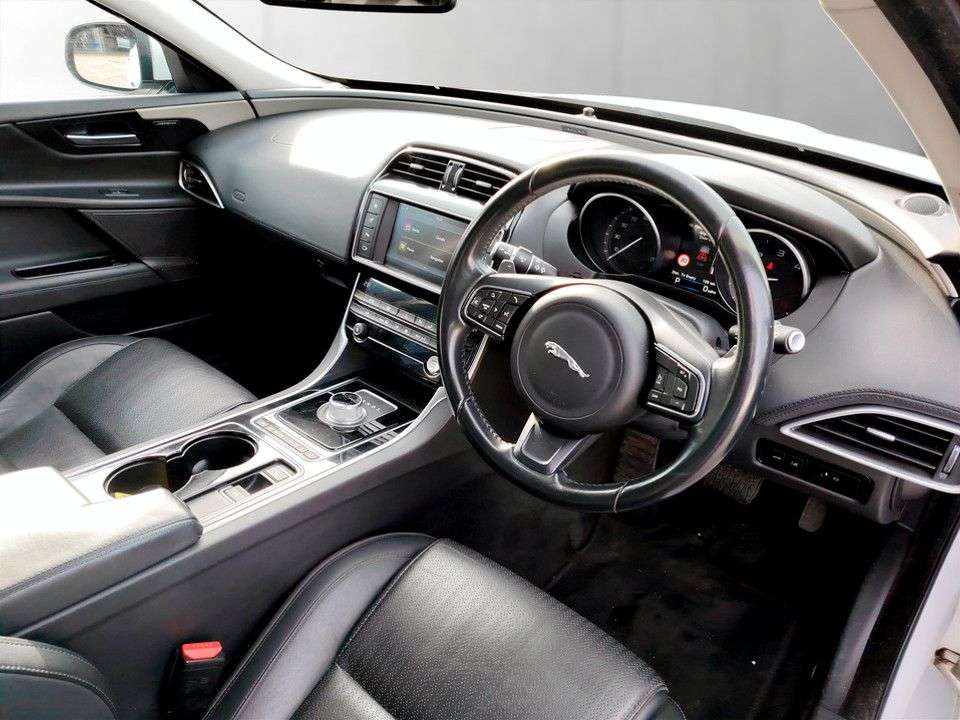 2015 JAGUAR XE 2015 JAGUAR XE