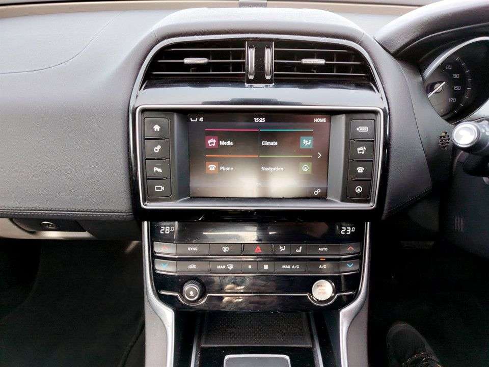 2015 JAGUAR XE 2015 JAGUAR XE