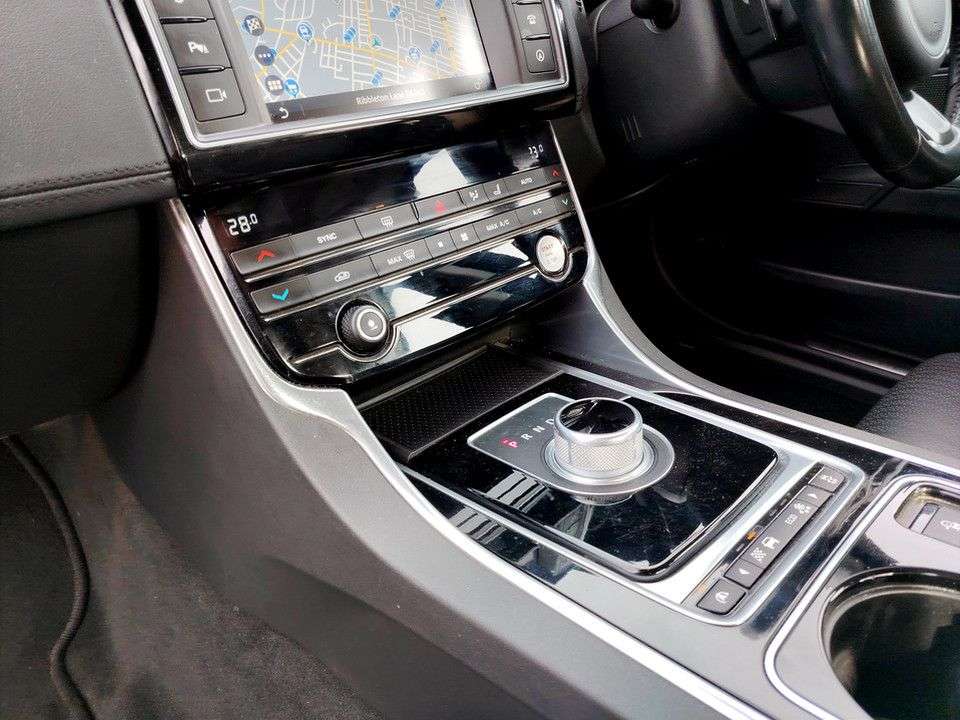 2015 JAGUAR XE 2015 JAGUAR XE