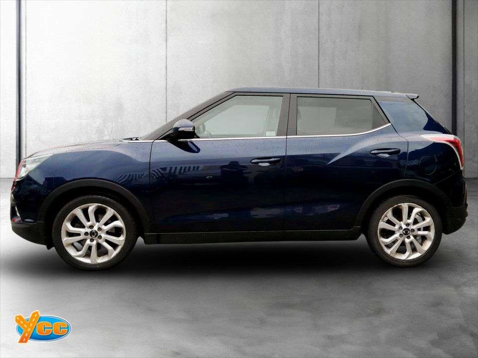 A 2015 SSANGYONG TIVOLI 1.6 e-XGi ELX SUV 5dr Petrol Auto Euro 6 (128 ps) A 2015 SSANGYONG TIVOLI 1.6 e-XGi ELX SUV 5dr Petrol Auto Euro 6 (128 ps)