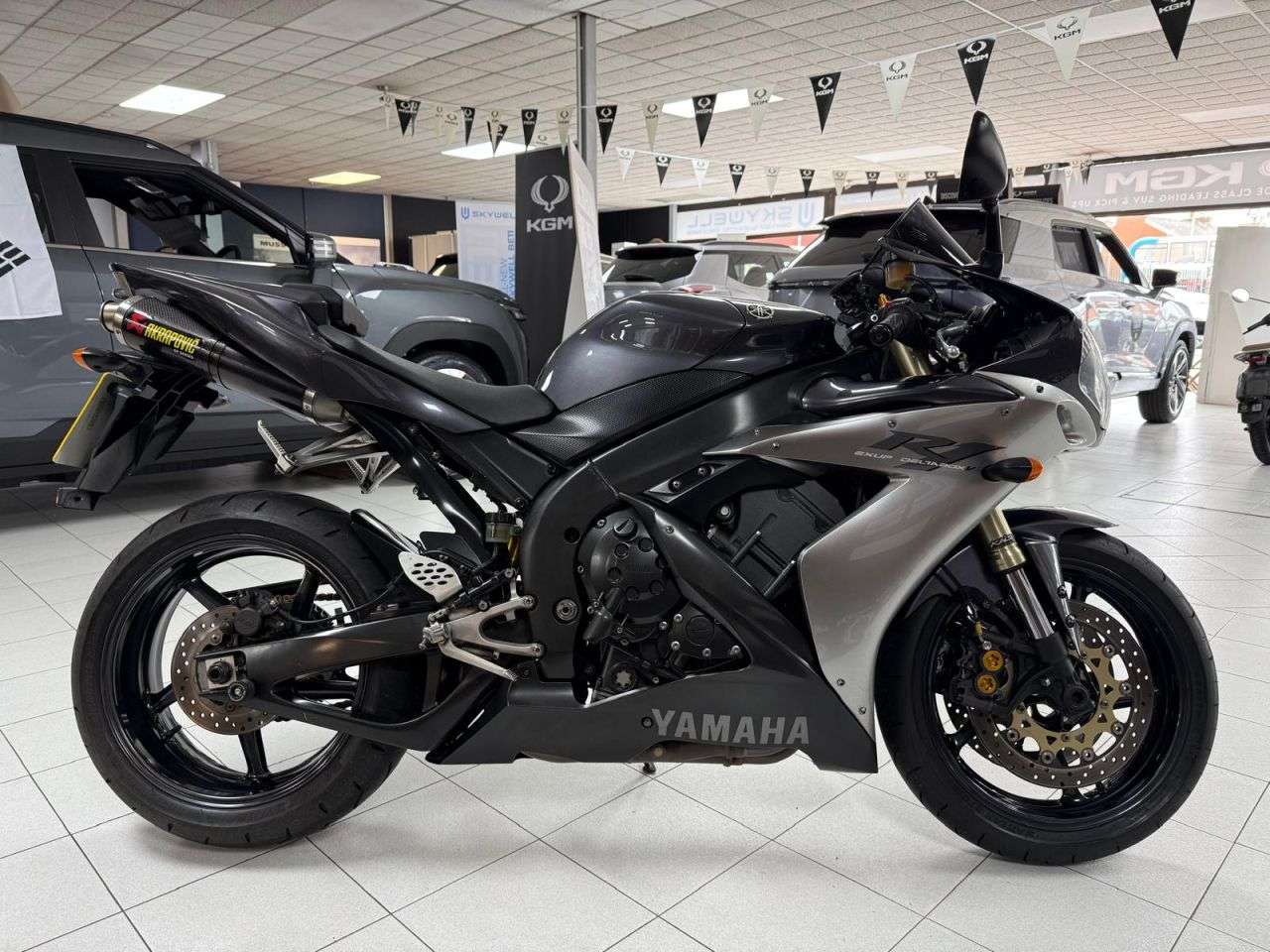 A 2004 YAMAHA R1 1000 Super Sports Petrol Manual FULL HISTORY OHLINS AND AKRAPOVIC A 2004 YAMAHA R1 1000 Super Sports Petrol Manual FULL HISTORY OHLINS AND AKRAPOVIC