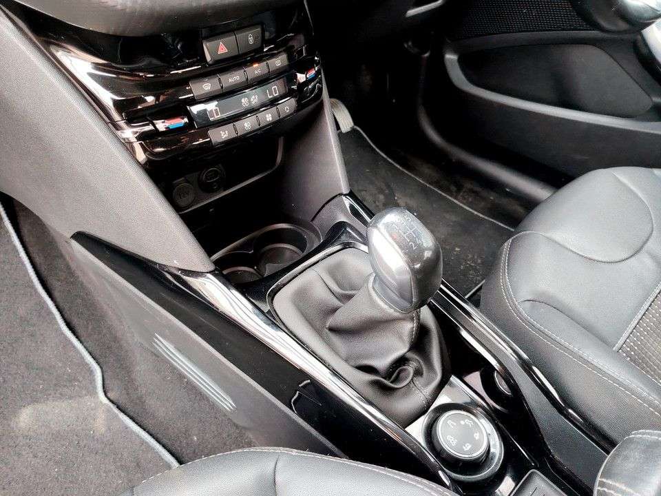 2017 PEUGEOT 2008 2017 PEUGEOT 2008
