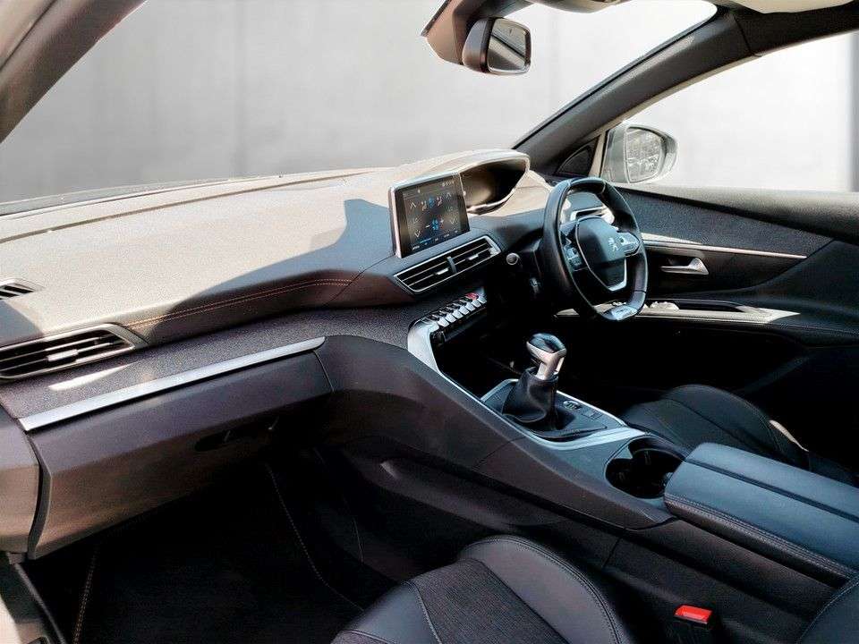 2019 PEUGEOT 5008 2019 PEUGEOT 5008