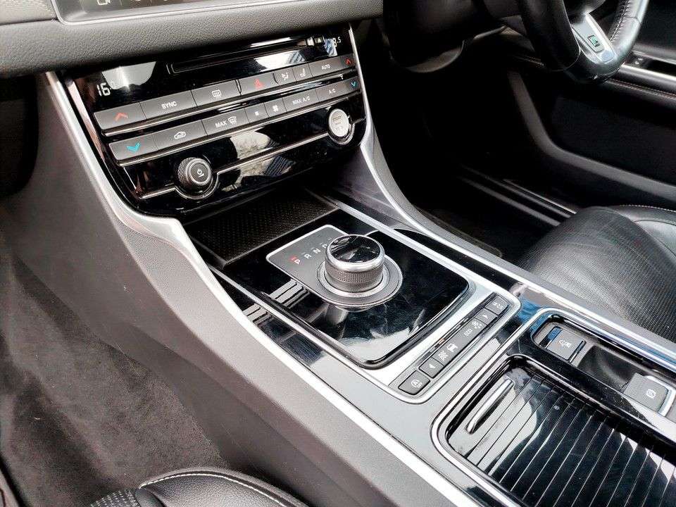 2018 JAGUAR XF 2018 JAGUAR XF
