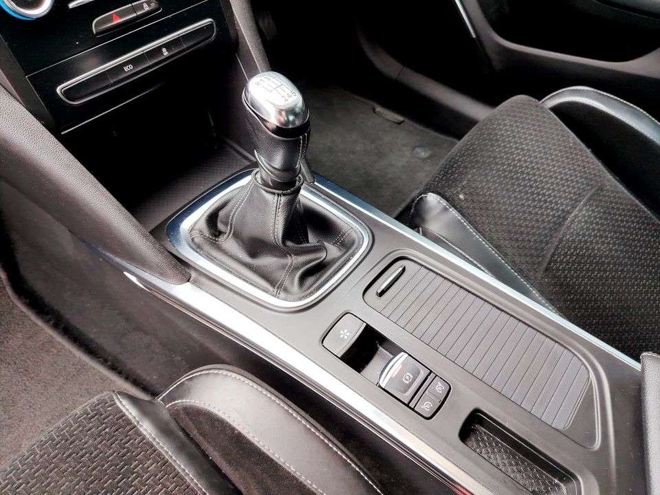 2017 RENAULT MEGANE 2017 RENAULT MEGANE