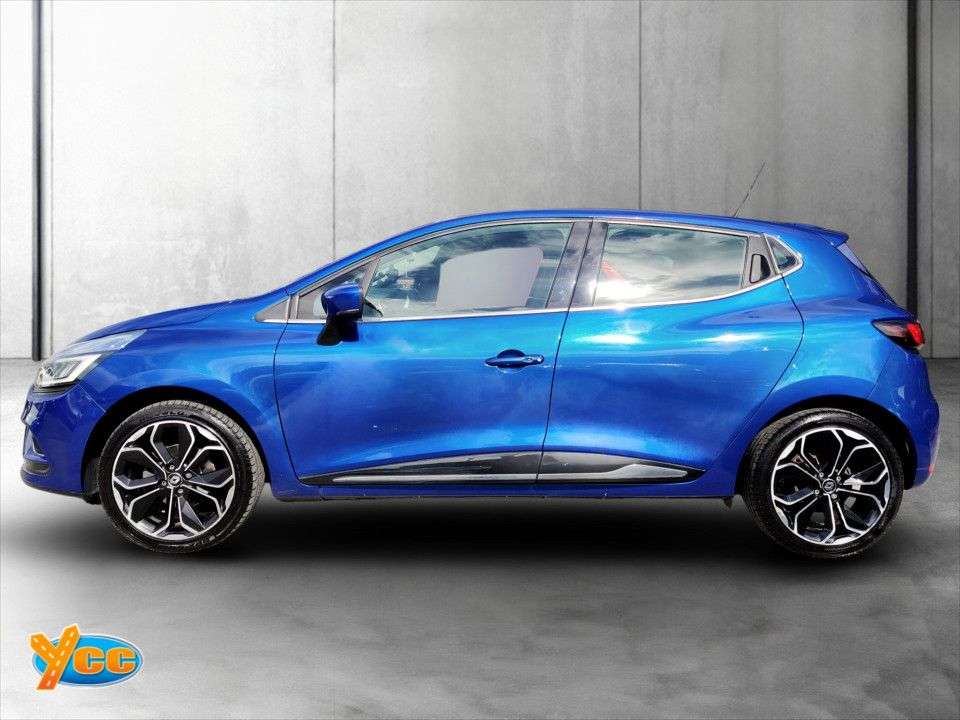A 2017 RENAULT CLIO 1.5 dCi Dynamique S Nav Hatchback 5dr Diesel EDC Euro 6 (s/s) (90 ps) 6 STA A 2017 RENAULT CLIO 1.5 dCi Dynamique S Nav Hatchback 5dr Diesel EDC Euro 6 (s/s) (90 ps) 6 STA