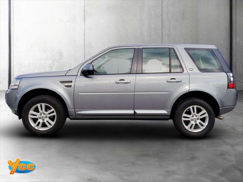 A 2013 LAND ROVER FREELANDER 2 2.2 SD4 XS SUV 5dr Diesel CommandShift 4WD Euro 5 (190 ps) A 2013 LAND ROVER FREELANDER 2 2.2 SD4 XS SUV 5dr Diesel CommandShift 4WD Euro 5 (190 ps)