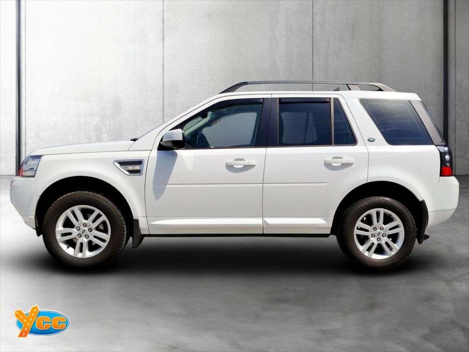 A 2013 LAND ROVER FREELANDER SD4 XS A 2013 LAND ROVER FREELANDER SD4 XS