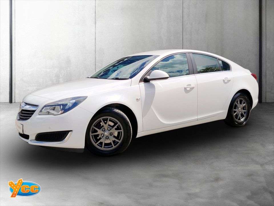 A 2015 VAUXHALL INSIGNIA 2.0 CDTi ecoFLEX Design Nav Hatchback 5dr Diesel Manual Euro 5 (s/s) (140 p A 2015 VAUXHALL INSIGNIA 2.0 CDTi ecoFLEX Design Nav Hatchback 5dr Diesel Manual Euro 5 (s/s) (140 p