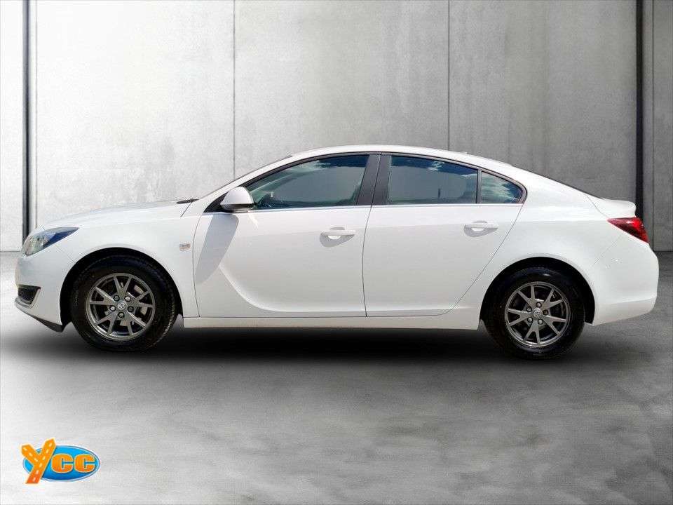 A 2015 VAUXHALL INSIGNIA 2.0 CDTi ecoFLEX Design Nav Hatchback 5dr Diesel Manual Euro 5 (s/s) (140 p A 2015 VAUXHALL INSIGNIA 2.0 CDTi ecoFLEX Design Nav Hatchback 5dr Diesel Manual Euro 5 (s/s) (140 p