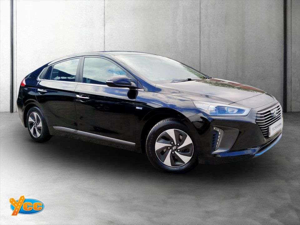 A 2017 HYUNDAI IONIQ 1.6 h-GDi Premium SE Hatchback 5dr Petrol Hybrid DCT Euro 6 (s/s) (141 ps) A 2017 HYUNDAI IONIQ 1.6 h-GDi Premium SE Hatchback 5dr Petrol Hybrid DCT Euro 6 (s/s) (141 ps)