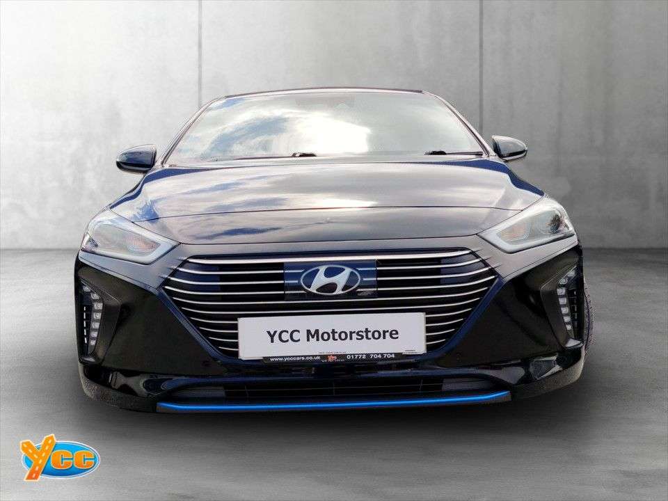 A 2017 HYUNDAI IONIQ 1.6 h-GDi Premium SE Hatchback 5dr Petrol Hybrid DCT Euro 6 (s/s) (141 ps) A 2017 HYUNDAI IONIQ 1.6 h-GDi Premium SE Hatchback 5dr Petrol Hybrid DCT Euro 6 (s/s) (141 ps)