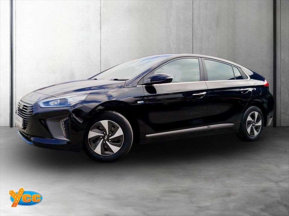 A 2017 HYUNDAI IONIQ 1.6 h-GDi Premium SE Hatchback 5dr Petrol Hybrid DCT Euro 6 (s/s) (141 ps) A 2017 HYUNDAI IONIQ 1.6 h-GDi Premium SE Hatchback 5dr Petrol Hybrid DCT Euro 6 (s/s) (141 ps)