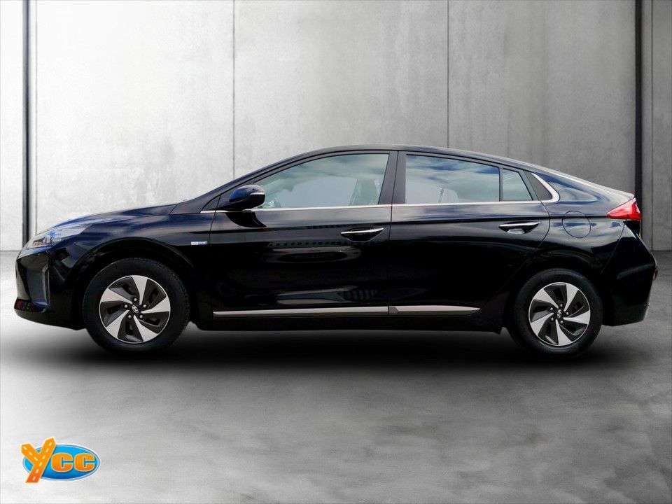 A 2017 HYUNDAI IONIQ 1.6 h-GDi Premium SE Hatchback 5dr Petrol Hybrid DCT Euro 6 (s/s) (141 ps) A 2017 HYUNDAI IONIQ 1.6 h-GDi Premium SE Hatchback 5dr Petrol Hybrid DCT Euro 6 (s/s) (141 ps)