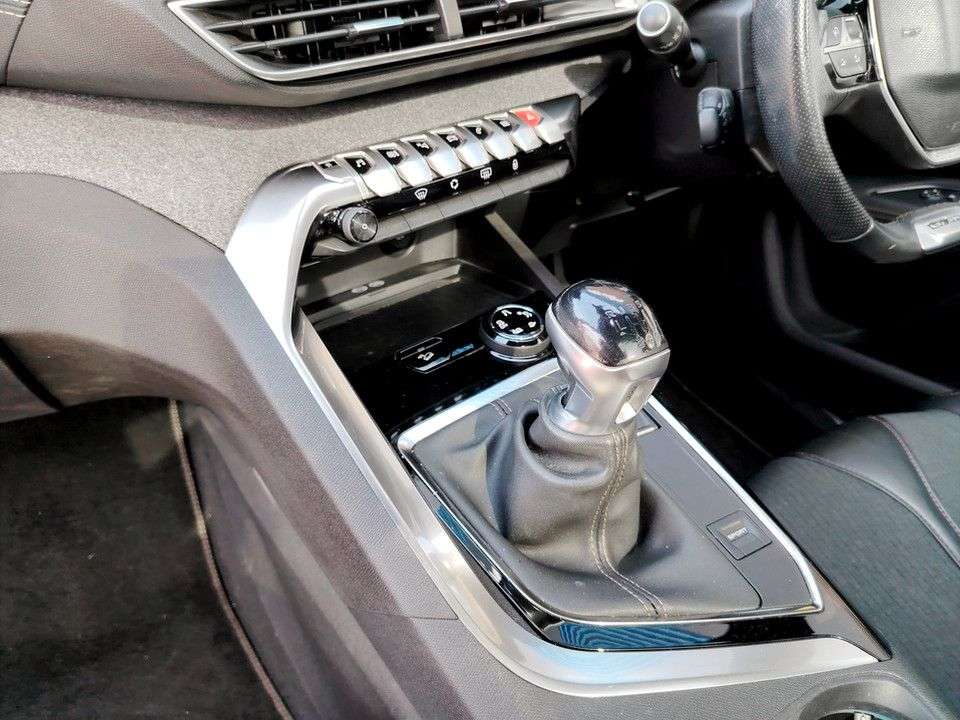 2017 PEUGEOT 3008 2017 PEUGEOT 3008