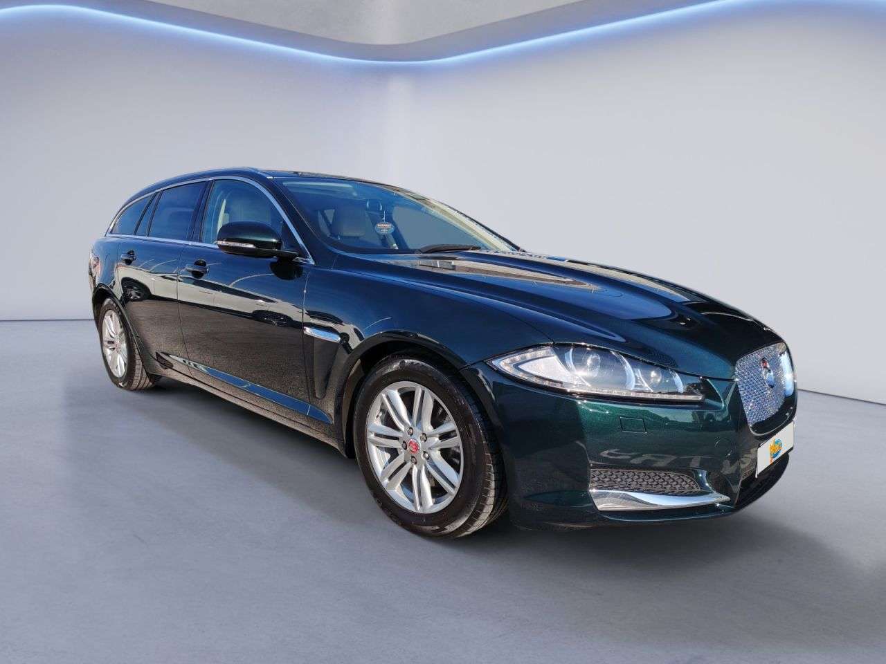 A 2014 JAGUAR XF 2.2d Luxury Sportbrake 5dr Diesel Auto Euro 5 (s/s) (200 ps) 7 STAMP SERVIC A 2014 JAGUAR XF 2.2d Luxury Sportbrake 5dr Diesel Auto Euro 5 (s/s) (200 ps) 7 STAMP SERVIC