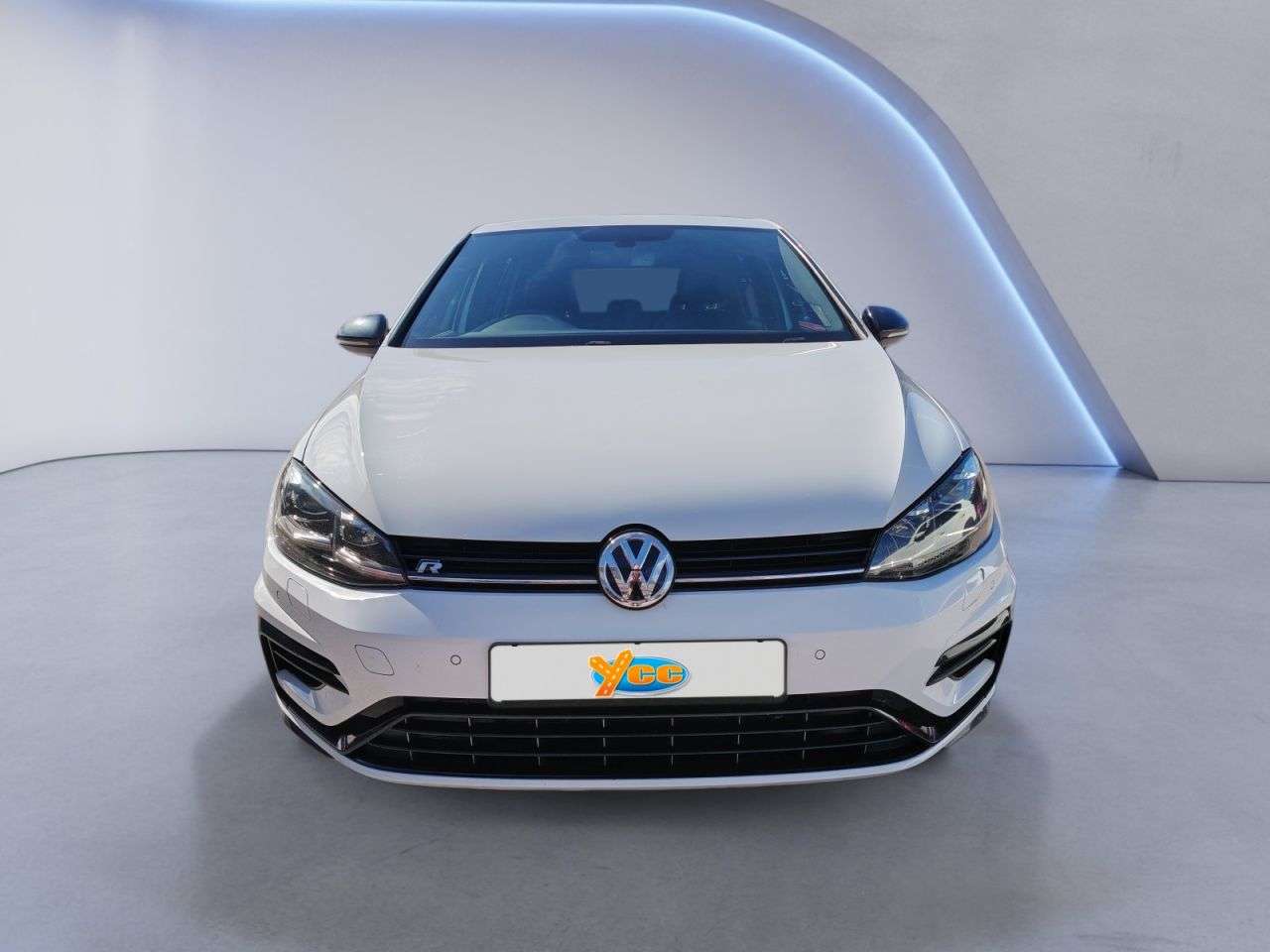 A 2017 VOLKSWAGEN GOLF 2.0 TSI BlueMotion Tech R Hatchback 5dr Petrol DSG 4Motion Euro 6 (s/s) (31 A 2017 VOLKSWAGEN GOLF 2.0 TSI BlueMotion Tech R Hatchback 5dr Petrol DSG 4Motion Euro 6 (s/s) (31