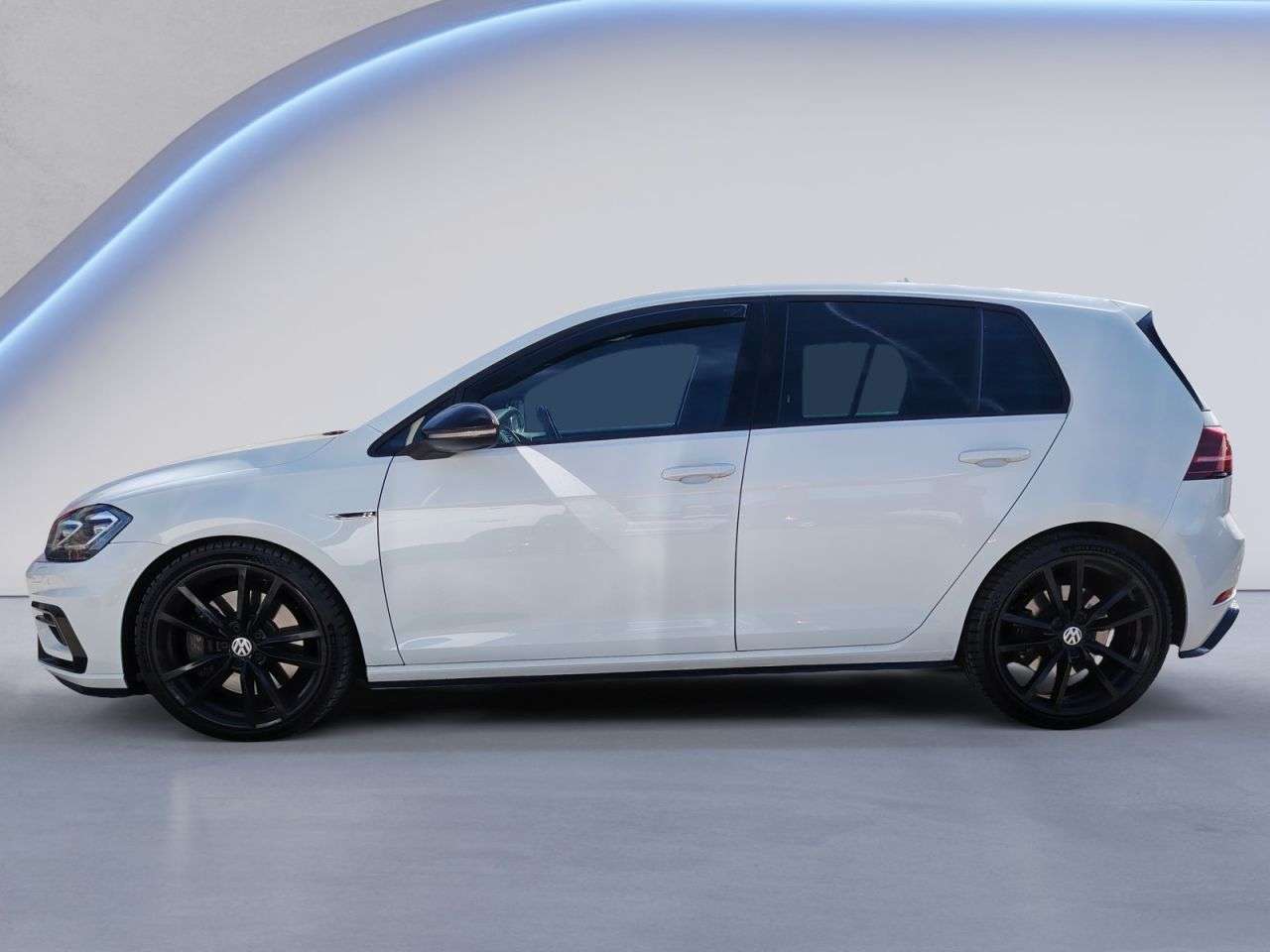 A 2017 VOLKSWAGEN GOLF 2.0 TSI BlueMotion Tech R Hatchback 5dr Petrol DSG 4Motion Euro 6 (s/s) (31 A 2017 VOLKSWAGEN GOLF 2.0 TSI BlueMotion Tech R Hatchback 5dr Petrol DSG 4Motion Euro 6 (s/s) (31