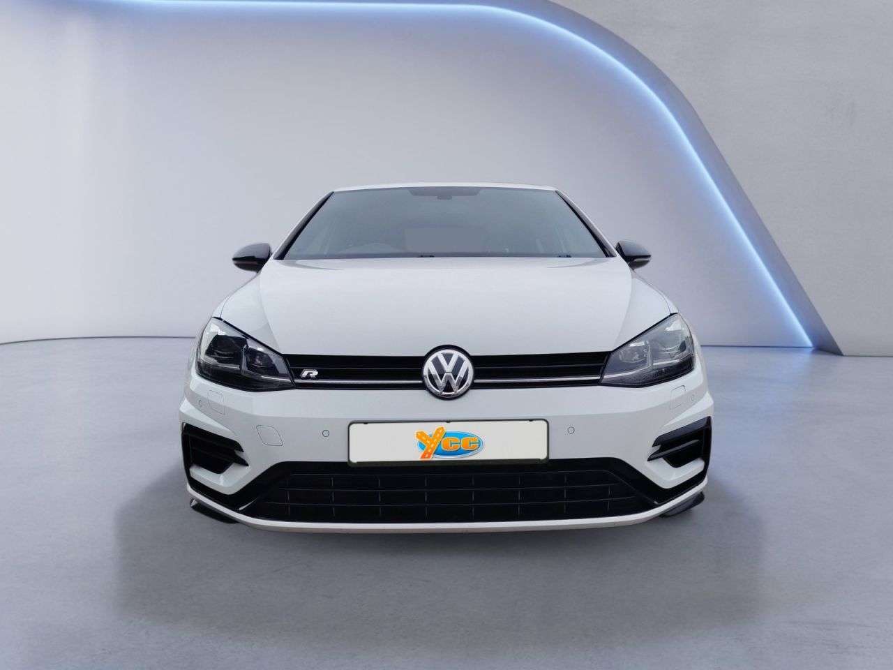 A 2017 VOLKSWAGEN GOLF 2.0 TSI BlueMotion Tech R Hatchback 5dr Petrol DSG 4Motion Euro 6 (s/s) (31 A 2017 VOLKSWAGEN GOLF 2.0 TSI BlueMotion Tech R Hatchback 5dr Petrol DSG 4Motion Euro 6 (s/s) (31