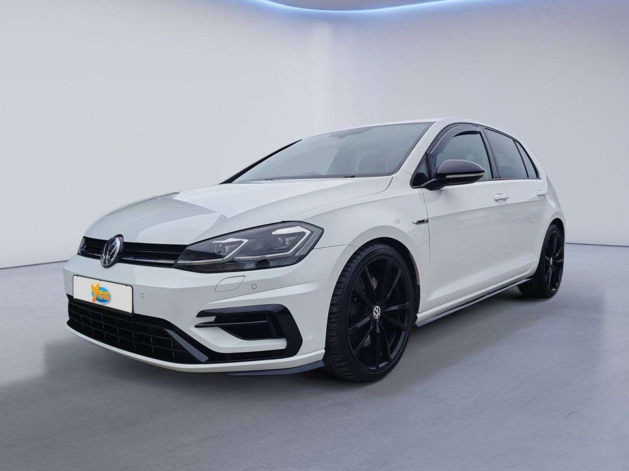 A 2017 VOLKSWAGEN GOLF 2.0 TSI BlueMotion Tech R Hatchback 5dr Petrol DSG 4Motion Euro 6 (s/s) (31 A 2017 VOLKSWAGEN GOLF 2.0 TSI BlueMotion Tech R Hatchback 5dr Petrol DSG 4Motion Euro 6 (s/s) (31